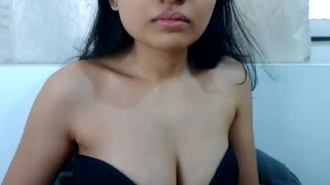 Snapshot of bellacrystall chatting on June 23, 2026, 6:44 am bellacrystall online show from June 23, 2026, 6:44 am
