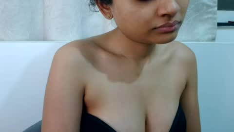 Snapshot of bellacrystall chatting on June 27, 2026, 2:34 pm bellacrystall online show from June 27, 2026, 2:34 pm