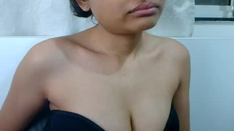 Snapshot of bellacrystall chatting on July 18, 2026, 6:45 pm bellacrystall online show from July 18, 2026, 6:45 pm