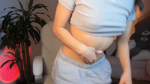Snapshot of bellamia_ chatting on February 16, 2025, 11:59 pm Bella Mia online show from February 16, 2025, 11:59 pm