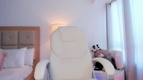 Snapshot of bellamia_ chatting on September 12, 2025, 7:14 pm Bella Mia online show from September 12, 2025, 7:14 pm