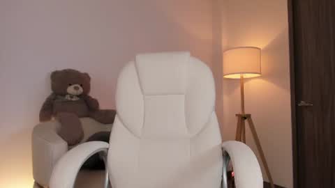 Snapshot of bellamia_ chatting on June 14, 2026, 2:24 am Bella Mia online show from June 14, 2026, 2:24 am