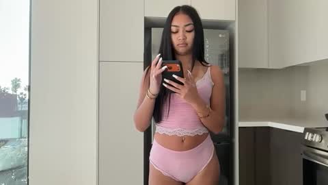 Snapshot of bellamillerx chatting on April 2, 2026, 12:19 am Bella online show from April 2, 2026, 12:19 am