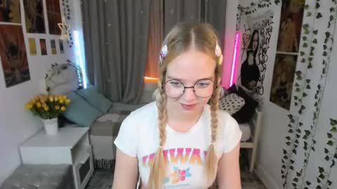 Bella online show from November 9, 2025, 11:36 pm