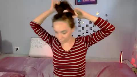 bellaqueen0701 online show from November 22, 2025, 2:27 pm