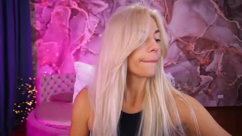 Bella online show from October 20, 2025, 2:23 am