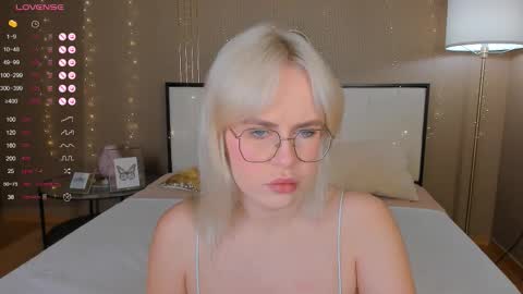 Bella online show from September 17, 2025, 12:45 am