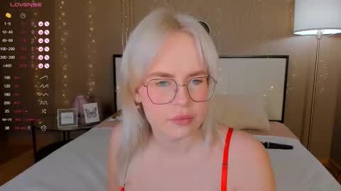 Bella online show from October 20, 2025, 12:44 am