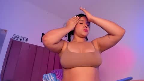 Bella online show from December 10, 2024, 7:11 pm