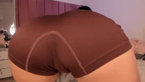 Bella online show from February 25, 2025, 9:46 pm