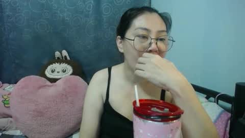 Bella online show from November 9, 2025, 10:41 pm