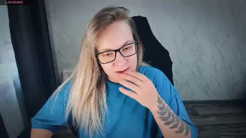 Your Annabelle Wolf  online show from July 2, 2026, 4:51 am