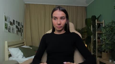 Bella online show from December 2, 2025, 3:07 pm