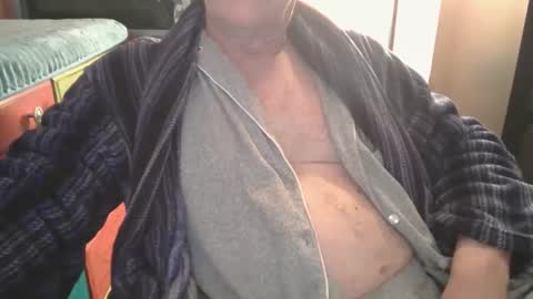 Snapshot of bendrinkin chatting on April 7, 2026, 8:59 am bendrinkin online show from April 7, 2026, 8:59 am