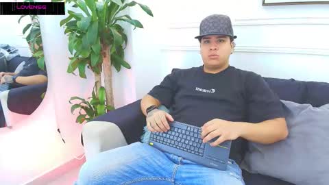 Snapshot of bennett_alejoo chatting on October 22, 2025, 6:51 pm bennett_alejoo online show from October 22, 2025, 6:51 pm