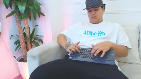 bennett_alejoo online show from December 4, 2025, 7:11 pm