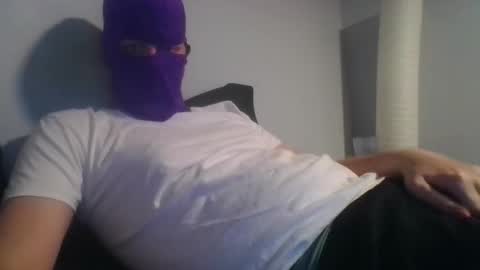 bennybueno online show from April 3, 2026, 3:37 am