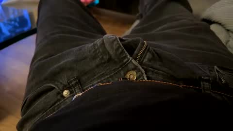 Snapshot of benz10001 chatting on January 19, 2025, 10:49 pm benz10001 online show from January 19, 2025, 10:49 pm