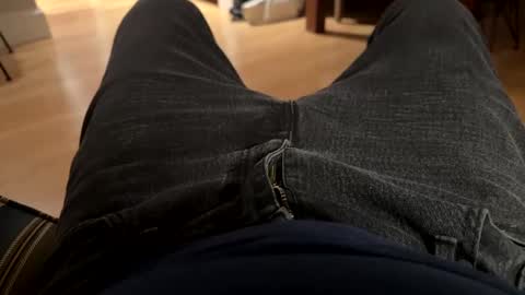 Snapshot of benz10001 chatting on February 17, 2025, 11:42 pm benz10001 online show from February 17, 2025, 11:42 pm