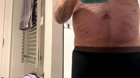 benz10001 online show from February 20, 2026, 4:09 am