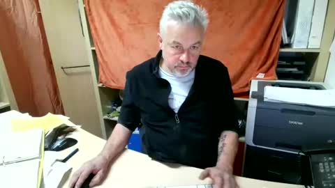 Snapshot of berg_boy chatting on December 4, 2024, 1:09 pm Martin online show from December 4, 2024, 1:09 pm