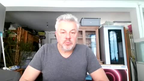 Snapshot of berg_boy chatting on February 17, 2025, 11:34 am Martin online show from February 17, 2025, 11:34 am