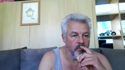 Snapshot of berg_boy chatting on September 18, 2025, 10:39 am Martin online show from September 18, 2025, 10:39 am