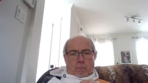 Snapshot of bernard1102 chatting on January 10, 2025, 3:27 pm bernard1102 online show from January 10, 2025, 3:27 pm