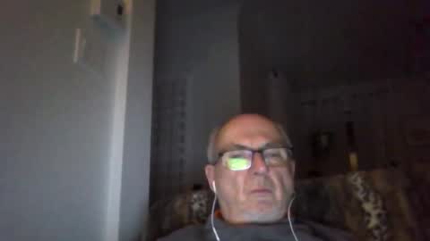 Snapshot of bernard1102 chatting on February 3, 2025, 2:14 am bernard1102 online show from February 3, 2025, 2:14 am