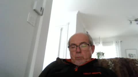 Snapshot of bernard1102 chatting on March 5, 2025, 8:42 pm bernard1102 online show from March 5, 2025, 8:42 pm