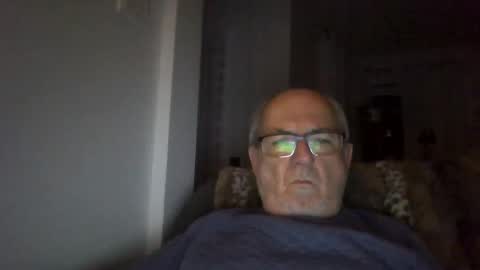 Snapshot of bernard1102 chatting on October 13, 2025, 1:05 am bernard1102 online show from October 13, 2025, 1:05 am