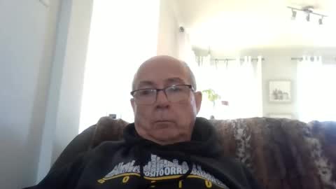 bernard1102 online show from February 10, 2026, 2:43 pm