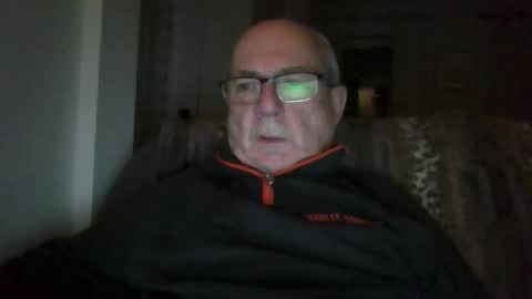 bernard1102 online show from March 1, 2026, 2:02 am