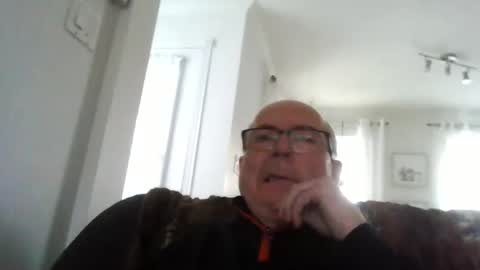 bernard1102 online show from April 19, 2026, 10:01 pm