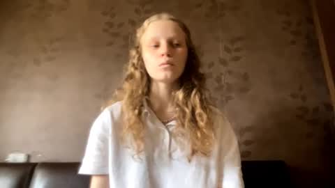 Sophia online show from October 3, 2025, 9:39 am