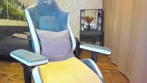 Snapshot of berry_lipsss chatting on February 8, 2025, 11:12 am Im Lola online show from February 8, 2025, 11:12 am