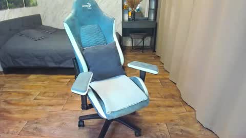 Snapshot of berry_lipsss chatting on February 21, 2025, 1:33 pm Im Lola online show from February 21, 2025, 1:33 pm