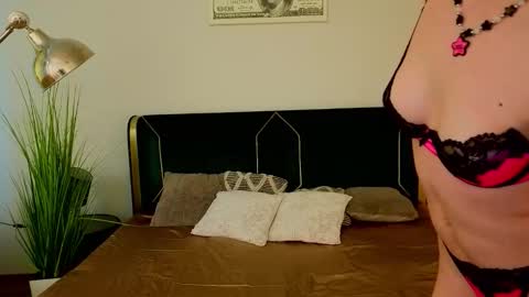 Violette online show from March 12, 2026, 2:56 pm