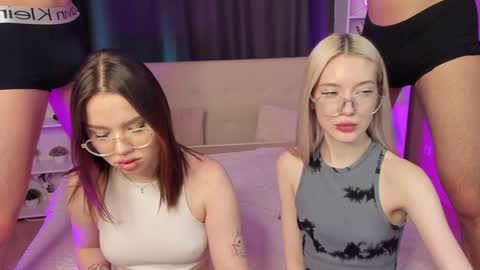 Snapshot of best_trip chatting on February 3, 2025, 11:26 pm Danny and Kira online show from February 3, 2025, 11:26 pm