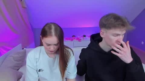 Snapshot of best_trip chatting on February 20, 2025, 8:03 pm Danny and Kira online show from February 20, 2025, 8:03 pm