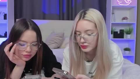 Snapshot of best_trip chatting on February 22, 2025, 5:46 pm Danny and Kira online show from February 22, 2025, 5:46 pm