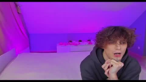 Snapshot of best_trip chatting on March 6, 2025, 8:08 am Danny and Kira online show from March 6, 2025, 8:08 am