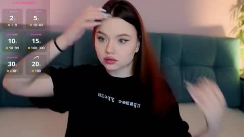 Snapshot of best_trip chatting on September 15, 2025, 8:25 am Danny and Kira online show from September 15, 2025, 8:25 am