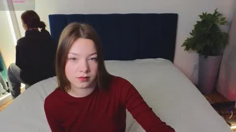 Snapshot of best_trip chatting on October 7, 2025, 8:11 am Danny and Kira online show from October 7, 2025, 8:11 am