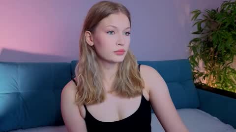 Snapshot of best_trip chatting on October 10, 2025, 10:14 am Danny and Kira online show from October 10, 2025, 10:14 am