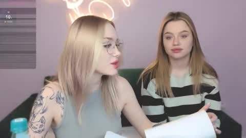 Snapshot of best_trip chatting on October 18, 2025, 8:15 am Danny and Kira online show from October 18, 2025, 8:15 am