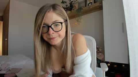 Vicky   online show from October 13, 2025, 7:19 am