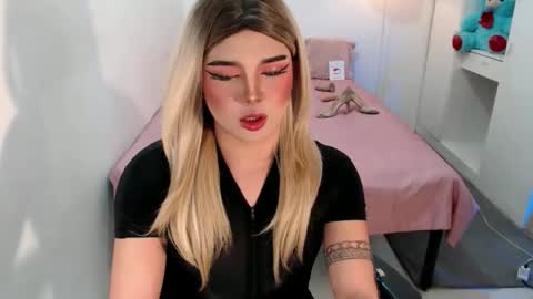 bestgirljulia online show from September 25, 2025, 10:30 am