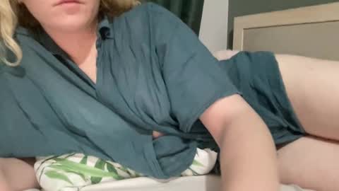 Snapshot of betteketty chatting on November 22, 2025, 11:15 pm Bette online show from November 22, 2025, 11:15 pm