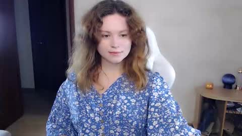 Snapshot of bettystar_ chatting on September 18, 2025, 8:11 pm Betty online show from September 18, 2025, 8:11 pm